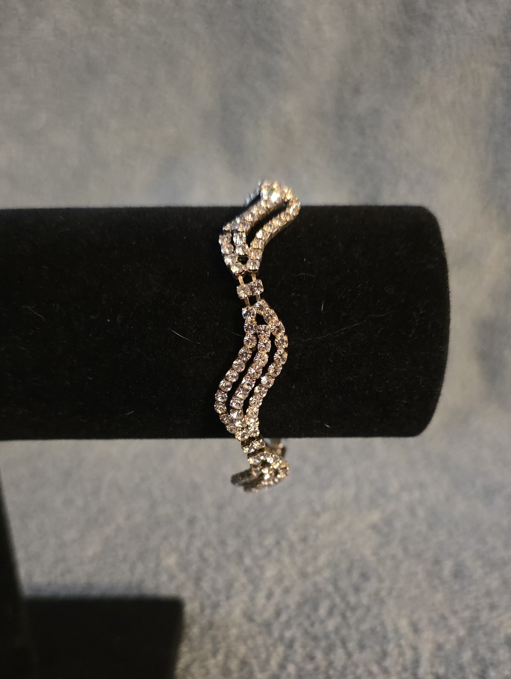 Elegant Silver-Tone Crystal Wave Bracelet - Sparkling Silver